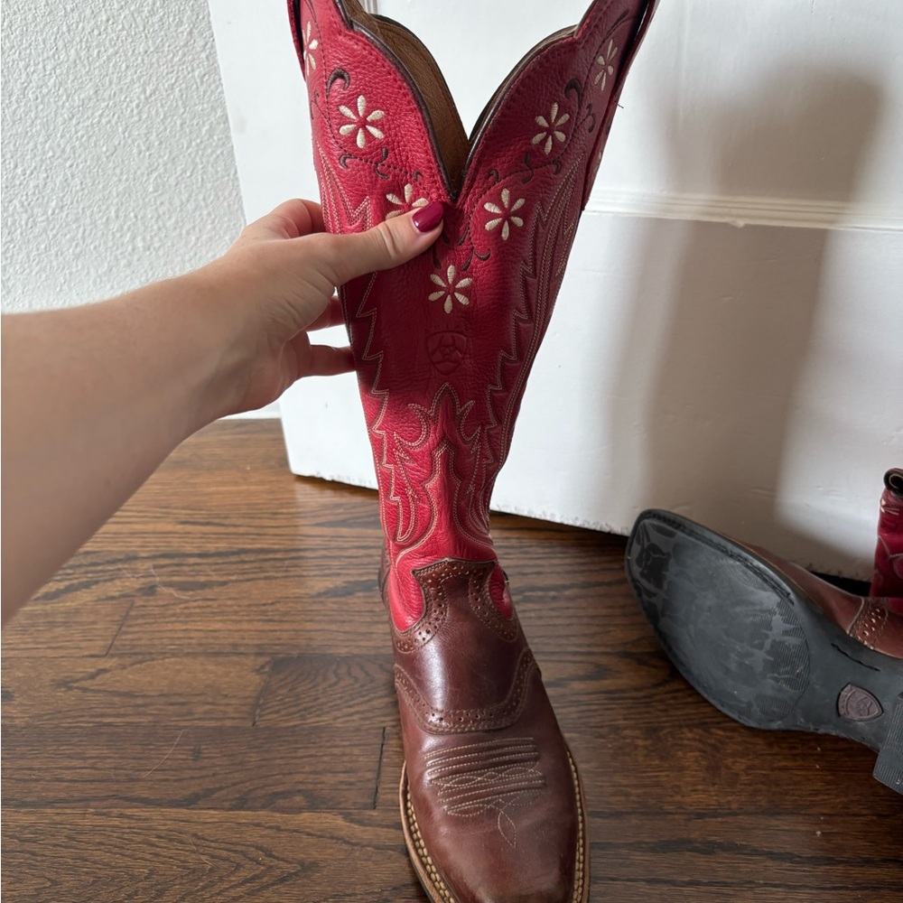 Ariat Red and Tan Western Cowboy Boots with Floral Embroidery - Picture 2 of 6